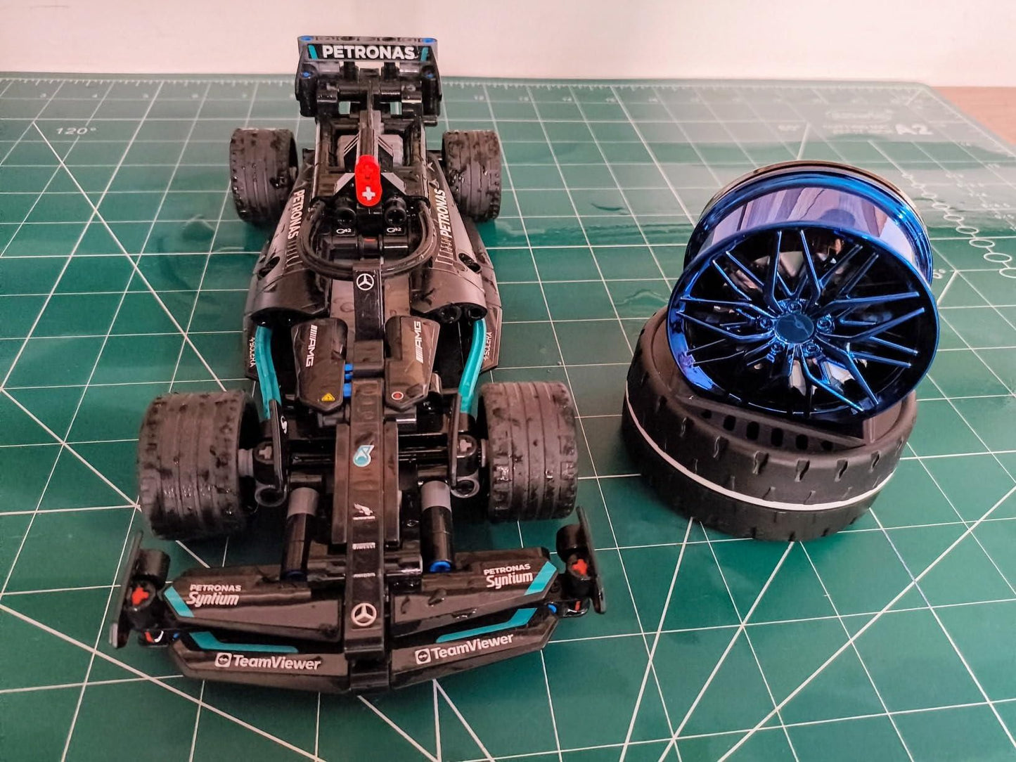 Car Aromatherapy Solar Powered Wheel